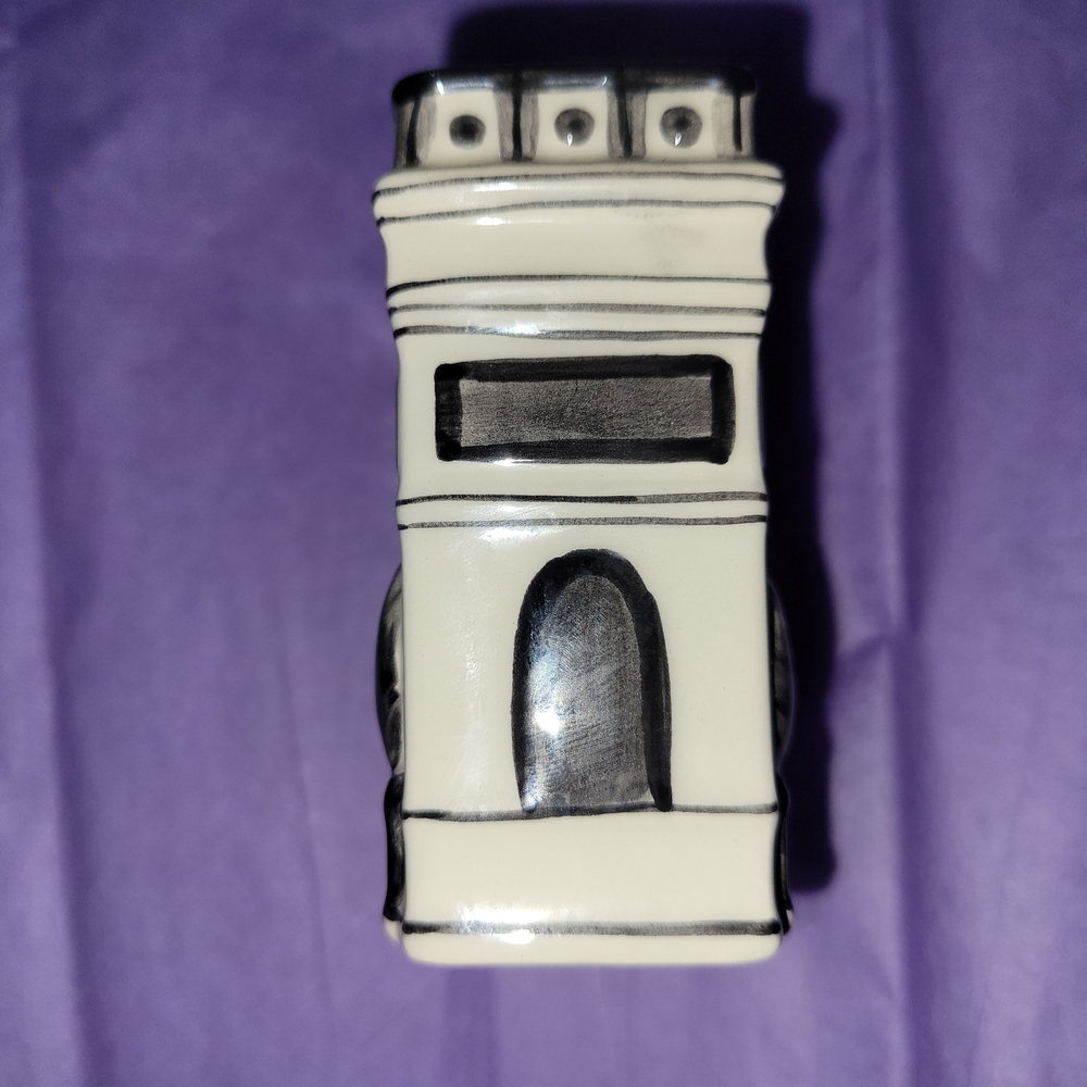 Black and White Eiffel Tower And L'Arc De Triomphe Parisian Ceramic Salt&Pepper - Picture 6 of 14